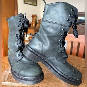 Doc Marten Women’s Aimilita The Original Black Leather Ribbon Laces Size US 8